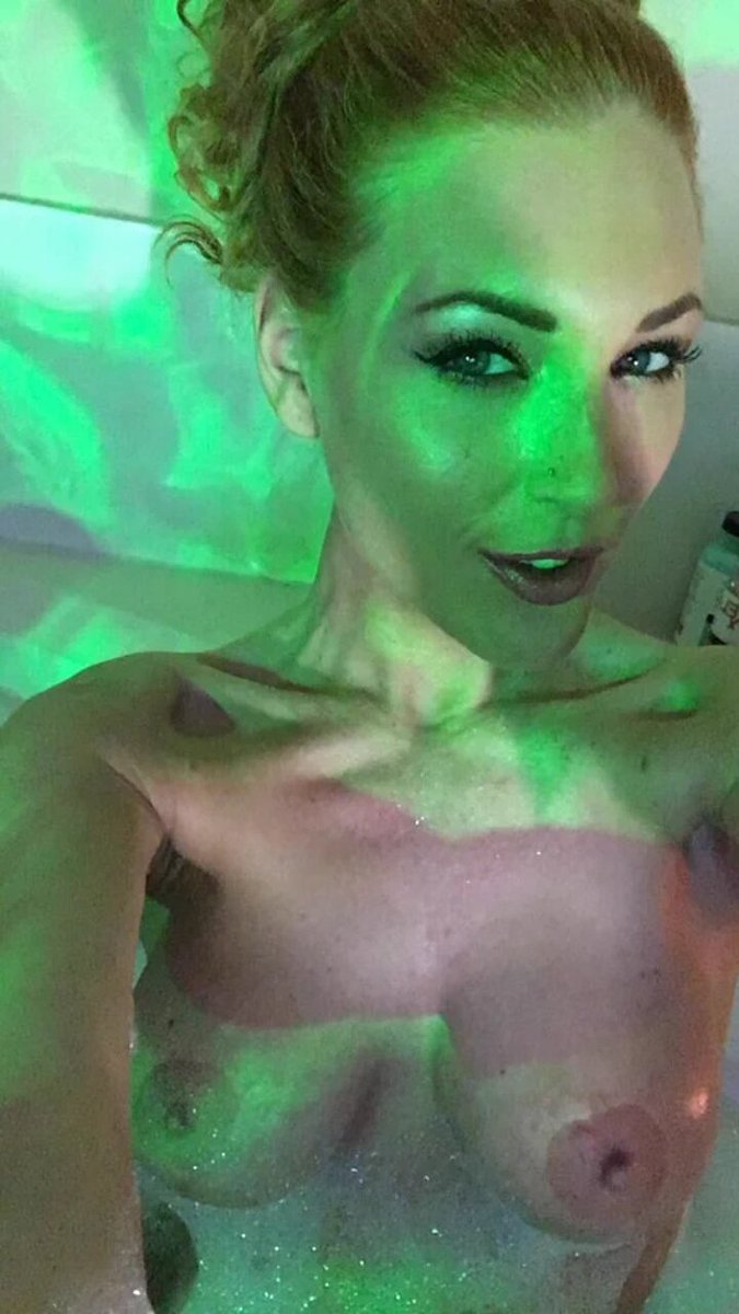 [Image: JennyBlighe_17.jpg]