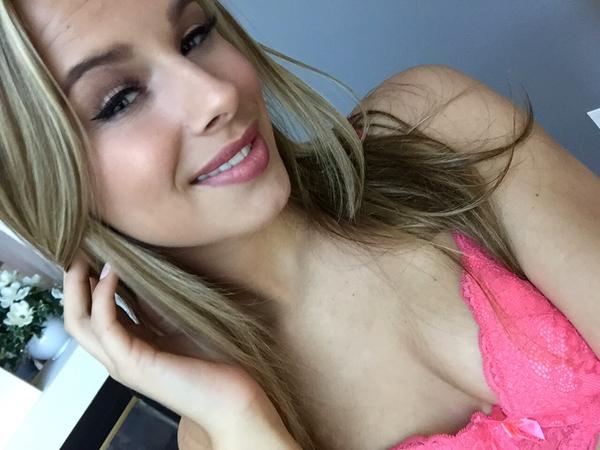 [Image: Jillian-Janson-topless-naked-nude_10.jpg]