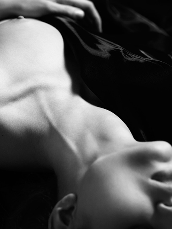 [Image: Josephine-Skriver-topless-naked-nude_13.jpg]