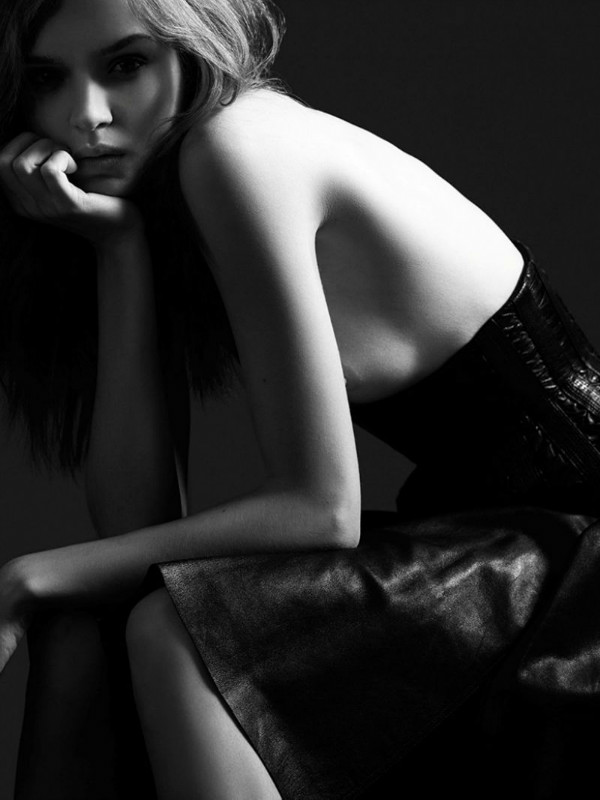 [Image: Josephine-Skriver-topless-naked-nude_4.jpg]