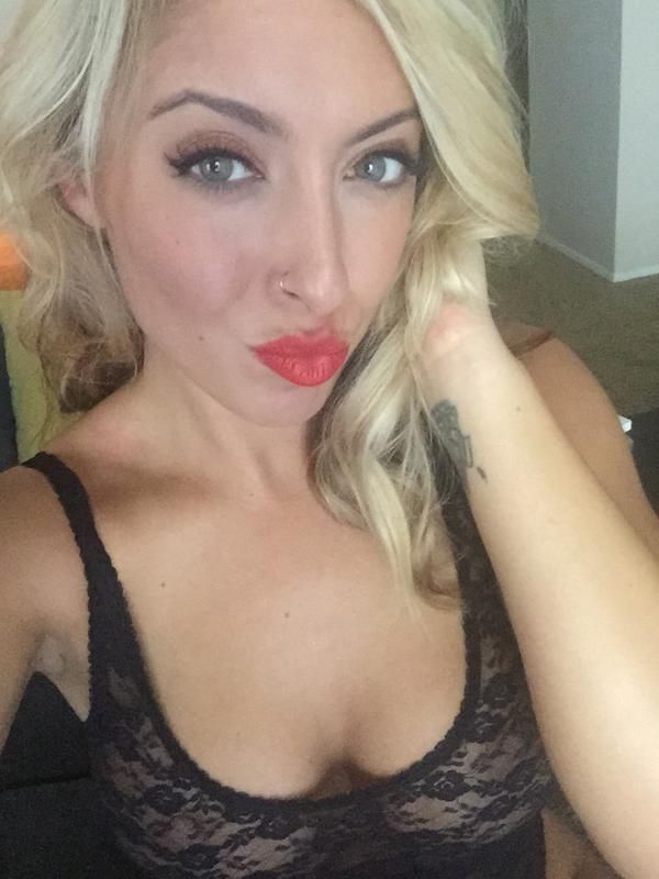 [Image: Joyce-Smith-naked-selfie_18.jpg]