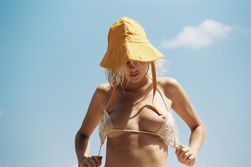 [Image: Julia-Almendra-topless-naked-nude_11.jpg]