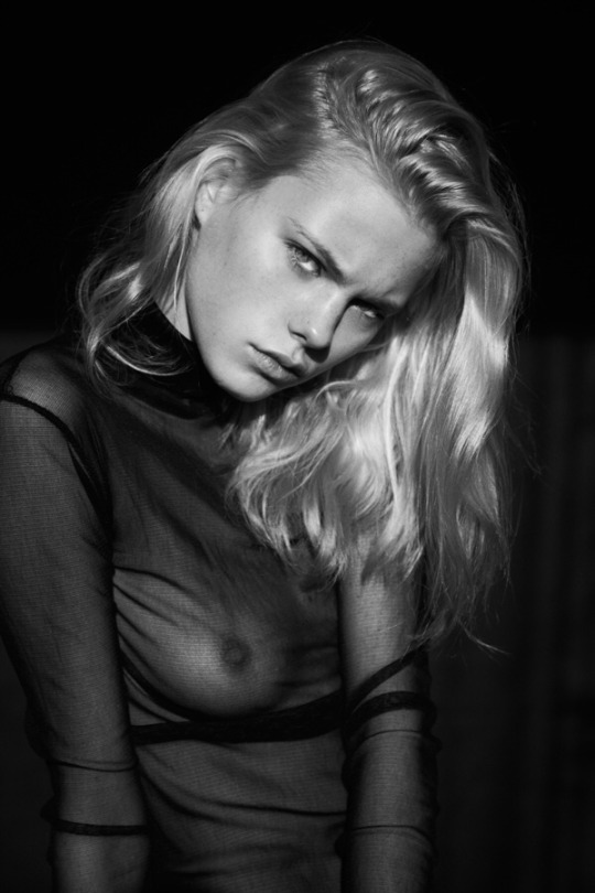 [Image: Julia-Almendra-topless-naked-nude_3.jpg]