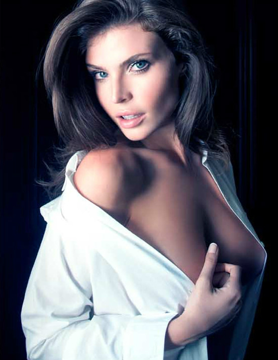 [Image: Julia-Lescova-Topless-Naked-Nude_12.jpg]