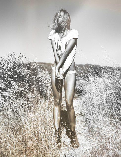 [Image: Kate-Compton-Topless-Naked-Nude_12.jpg]