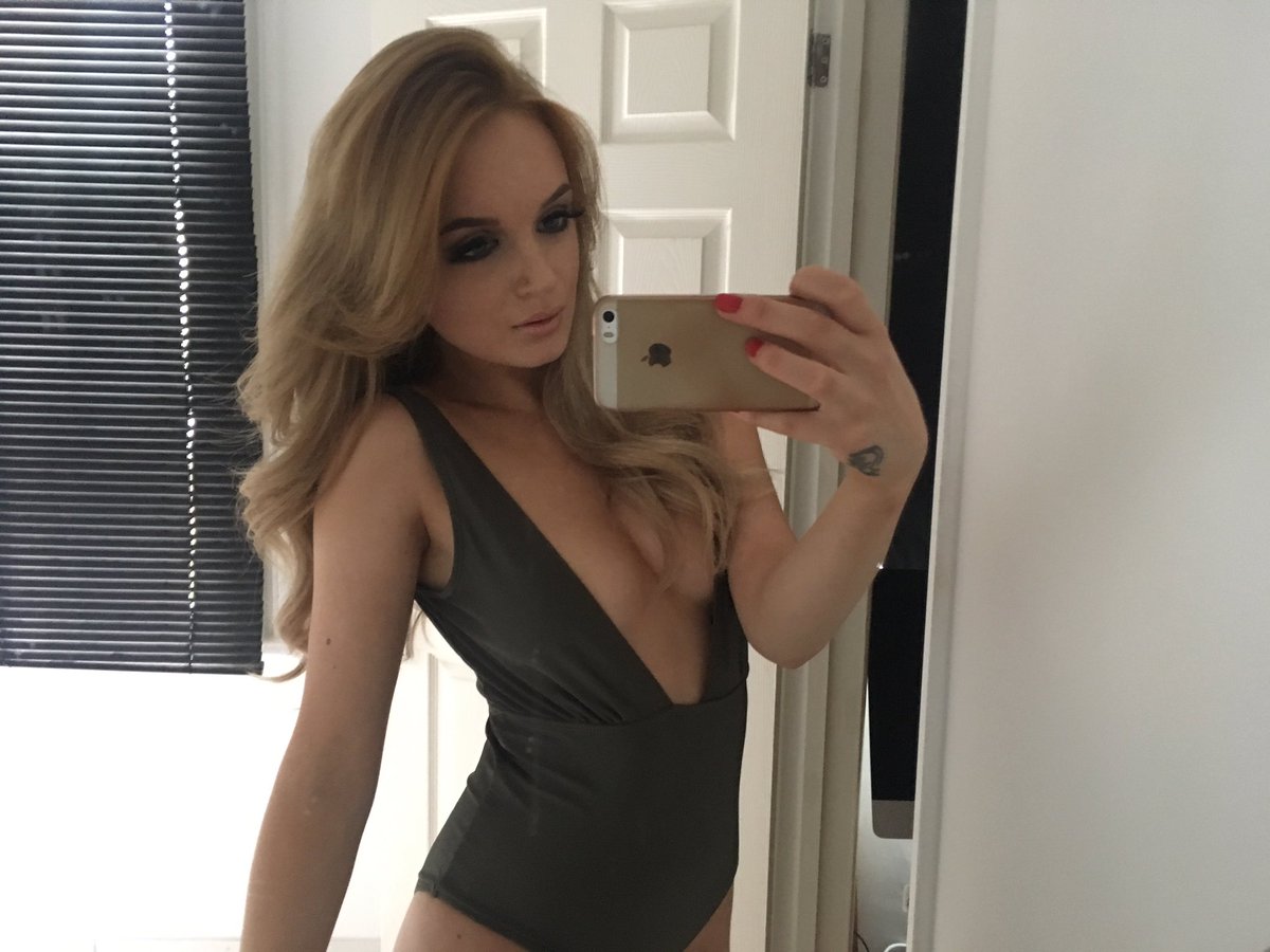 [Image: Katey-Spink-topless-naked-nude_7.jpg]