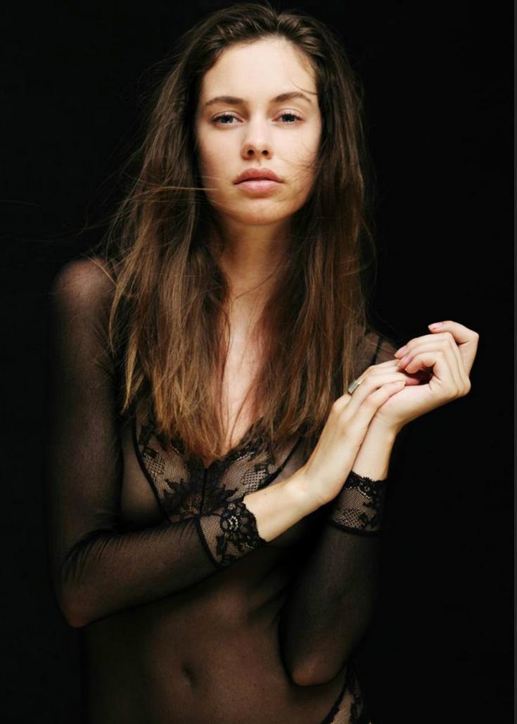 [Image: Kelly-Spronk-topless-naked-nude_6.jpg]