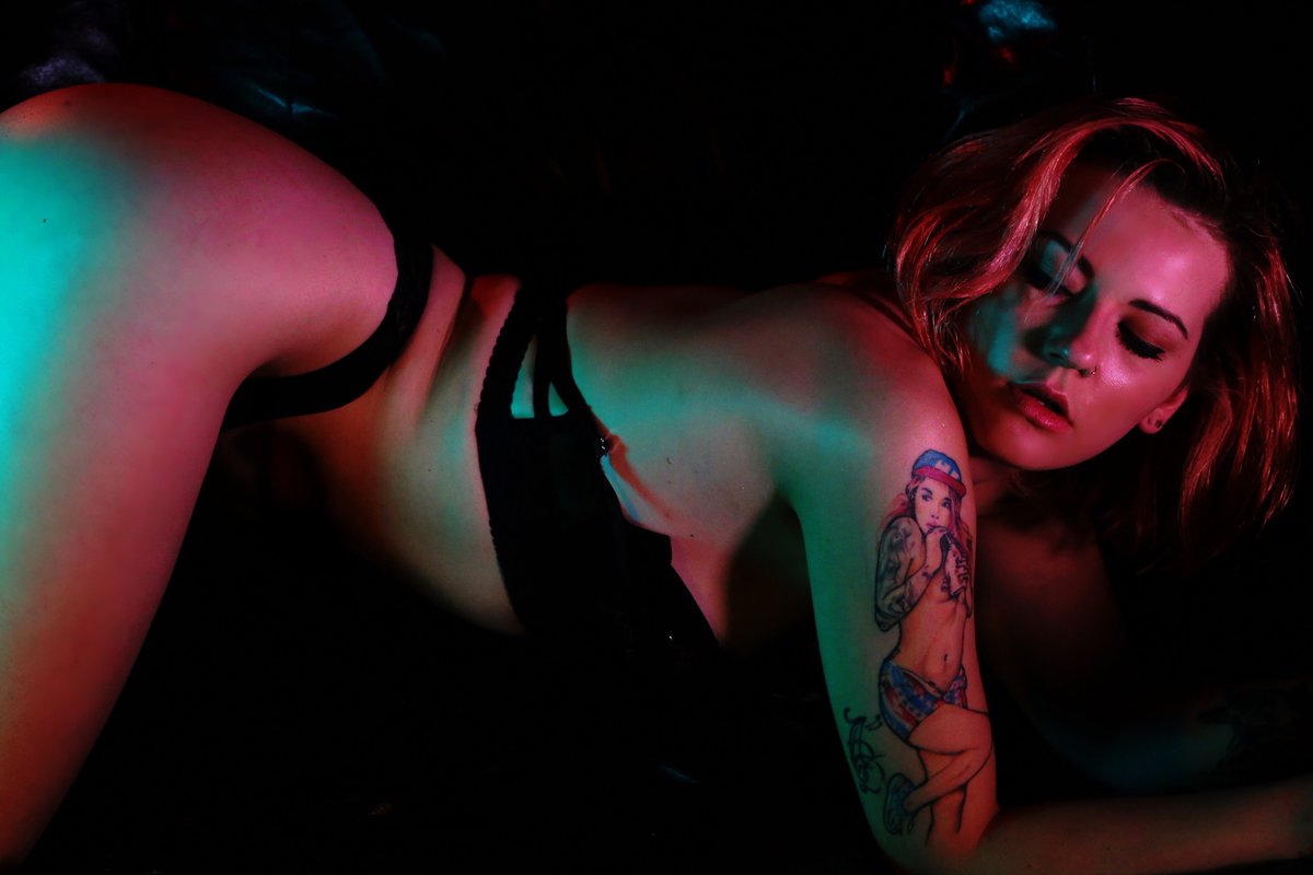 [Image: Kelsey-Kaos-topless-naked-nude_10.jpg]