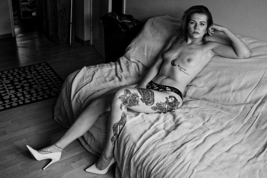 [Image: Kelsey-Kaos-topless-naked-nude_16.jpg]