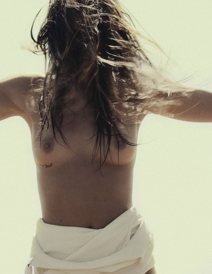 [Image: Kendal-Schuler-topless-naked-nude_21.jpg]