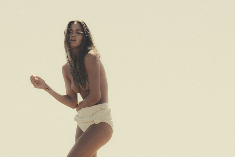 [Image: Kendal-Schuler-topless-naked-nude_8.jpg]