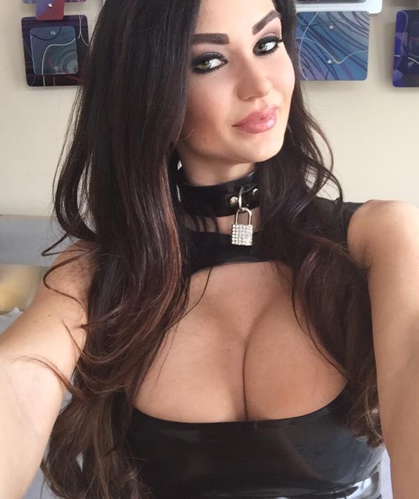 [Image: Kendall-Karson-topless-naked-nude_11.jpg]