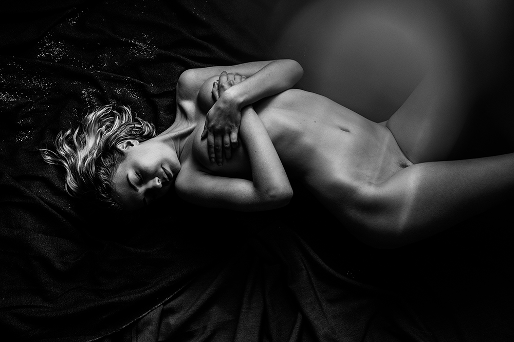 [Image: Klaudia-Brahja-Topless-Naked-Nude_13.jpg]