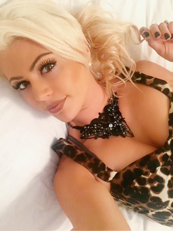 [Image: Kristin-Kavallari-naked-selfie_20.jpg]