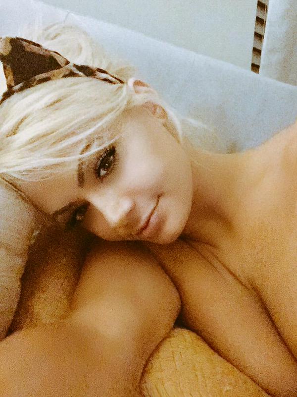 [Image: Kristin-Kavallari-naked-selfie_3.jpg]