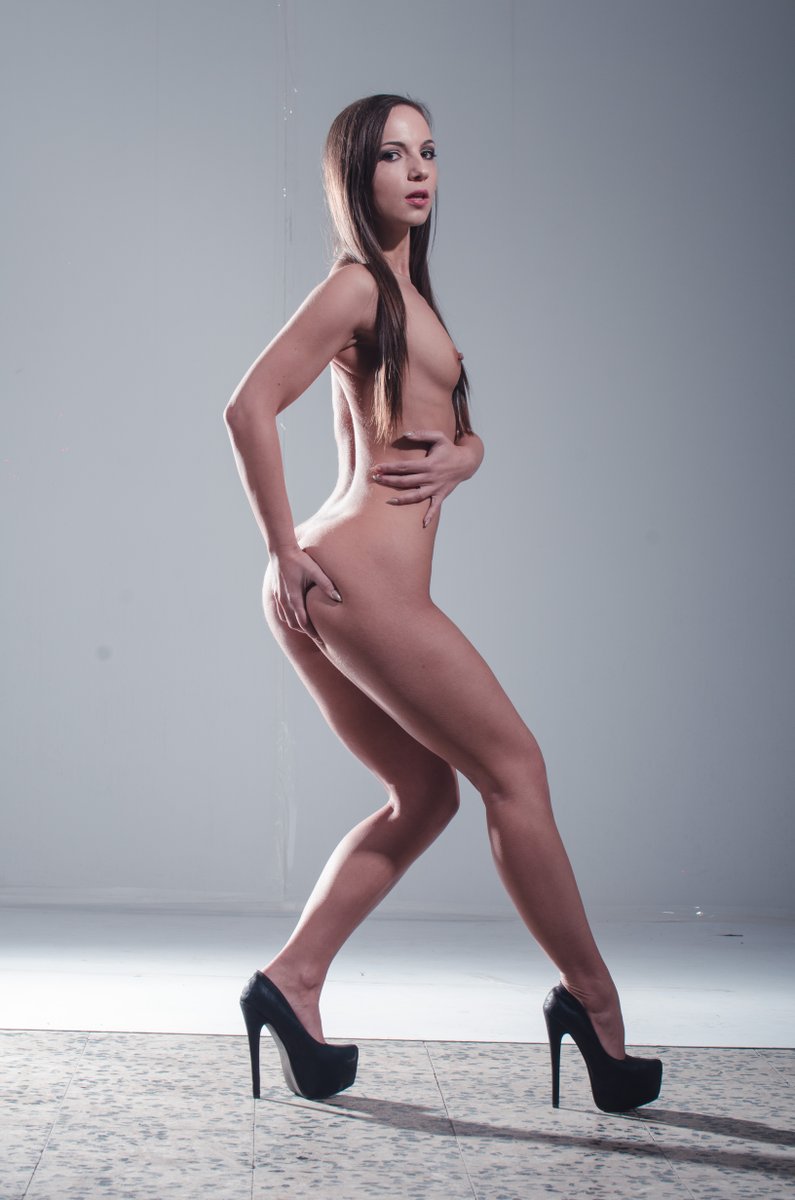 [Image: Kristy-Black-topless-naked-nude_12.jpg]