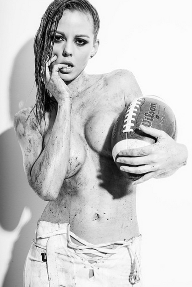 [Image: Lindsay-Hancock-Topless-Naked-Nude_1.png]