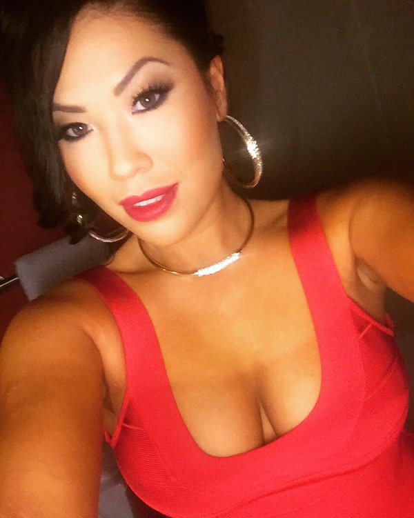 [Image: London-Keyes-topless-naked-nude_7.jpg]