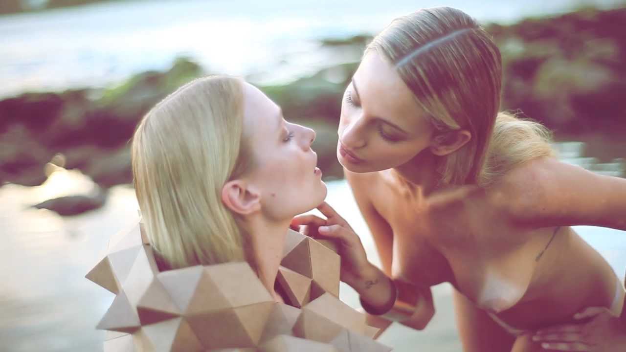 [Image: Loris-Kraemerh-topless-naked-nude_7.jpg]