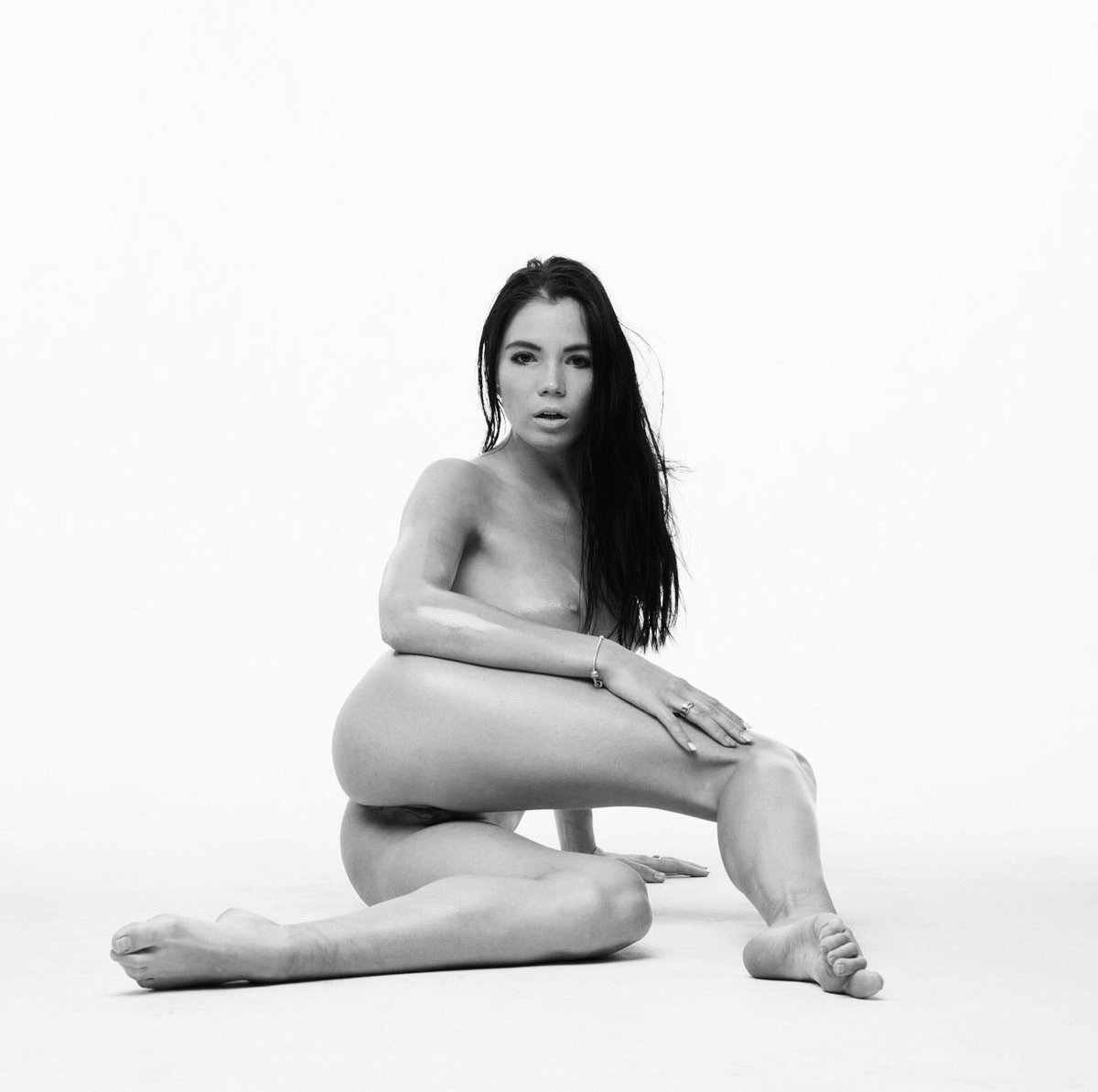 [Image: Lovenia-Lux-topless-naked-nude_10.jpg]