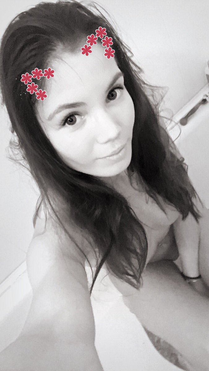 [Image: Lovenia-Lux-topless-naked-nude_5.jpg]