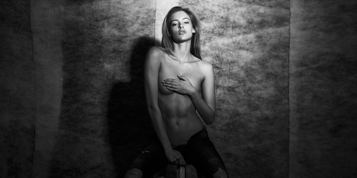 [Image: Lucette-Van-Beek-topless-naked-nude_16.jpg]