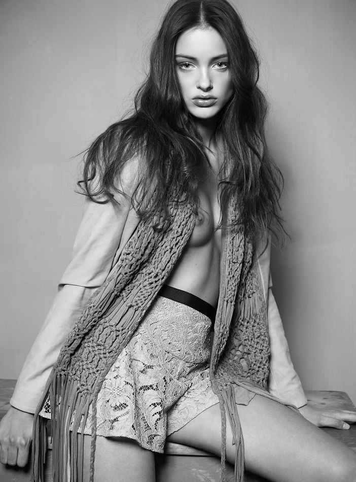 [Image: Lucette-Van-Beek-topless-naked-nude_8.jpg]