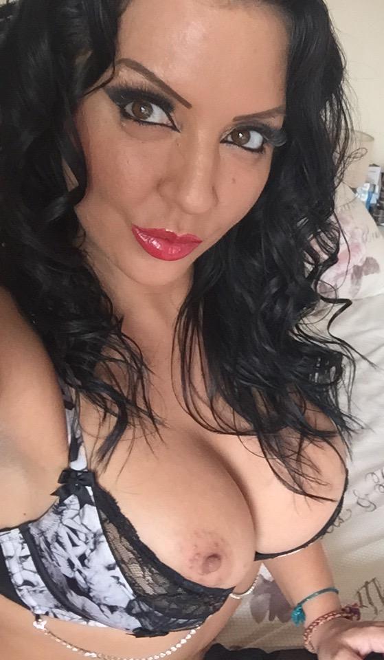 [Image: LucyDevine2_1.jpg]