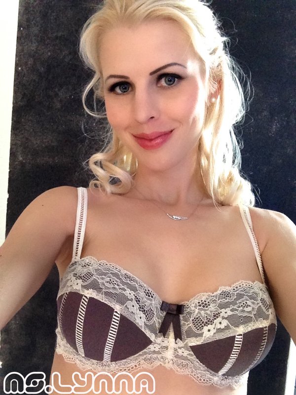 [Image: Lynna-Nilsson-topless-naked-nude_10.jpg]