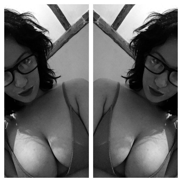 [Image: Michelle-Defeo-topless-naked-nude_7.jpg]