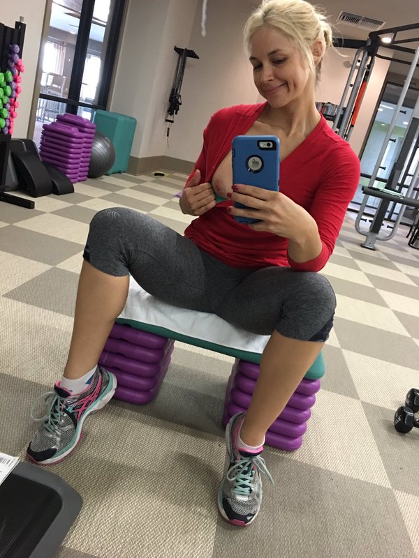 [Image: MsSarahVandella_15.jpg]