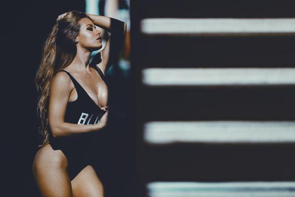 [Image: Nicole-Aniston-topless-naked-nude_6.jpg]