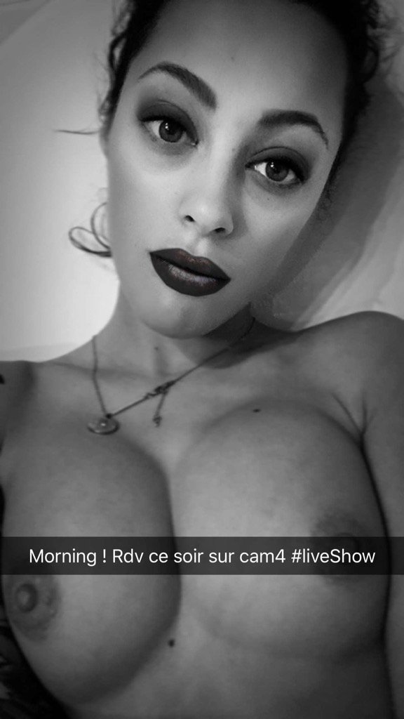 [Image: NikitaBellucciX_2.jpg]