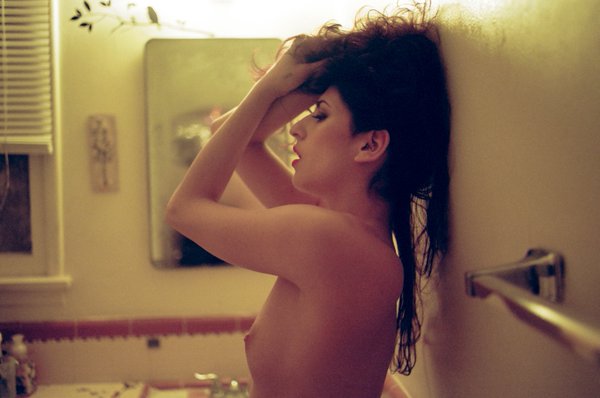 [Image: Nikki-Knightly-topless-naked-nude_4.jpg]