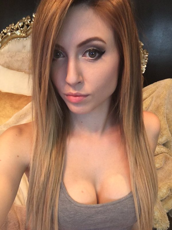 [Image: Nikkita-Diamond-topless-naked-nude_4.jpg]