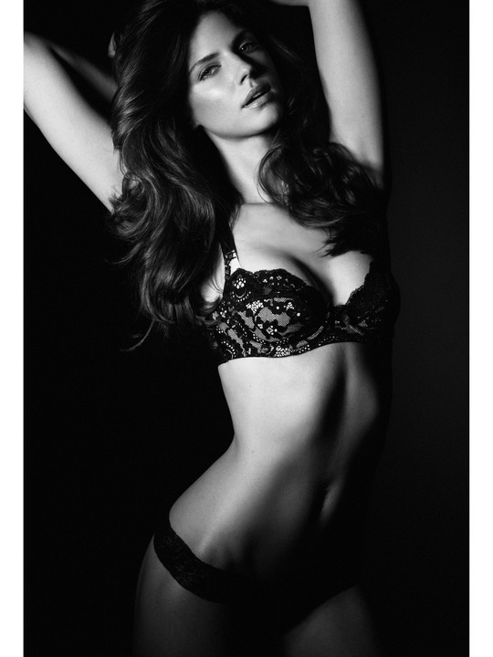 [Image: Paulina-Murchie-Topless-Naked-Nude_15.jpg]