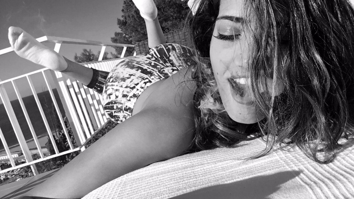 [Image: Penelope-topless-naked-nude_9.jpg]