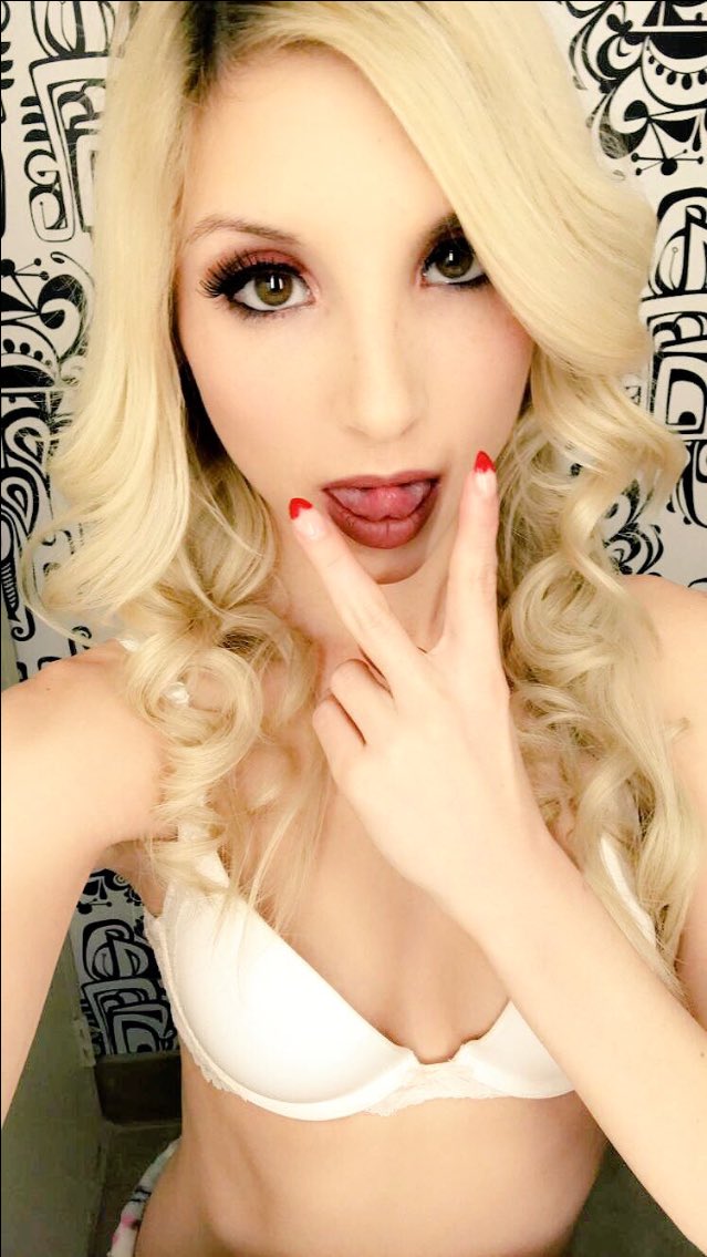 [Image: Piper-Perri-topless-naked-nude_5.jpg]