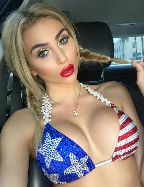 [Image: PlaymateKhloe_1.jpg]