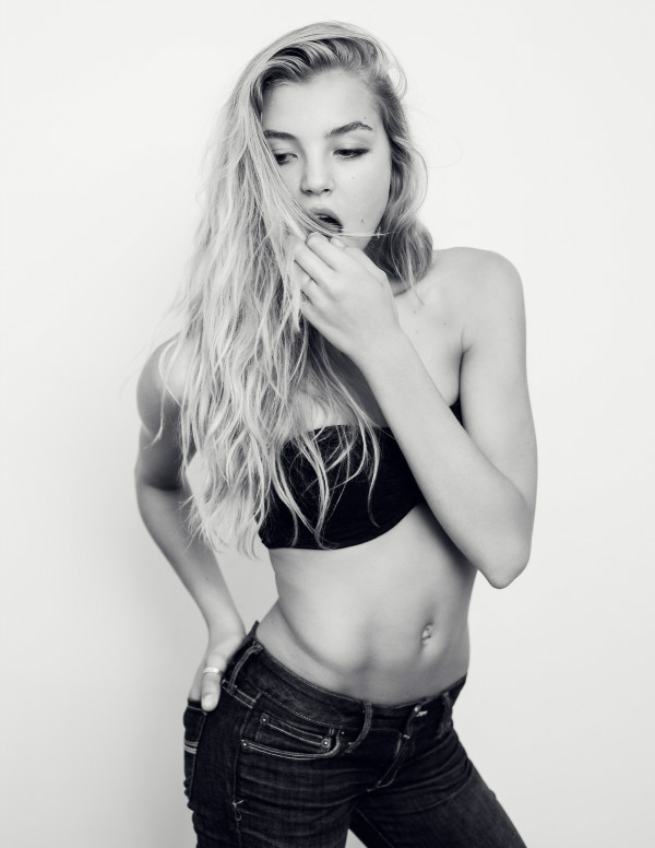 [Image: Rachel-Hilbert-Topless-Naked-Nude_1.jpg]