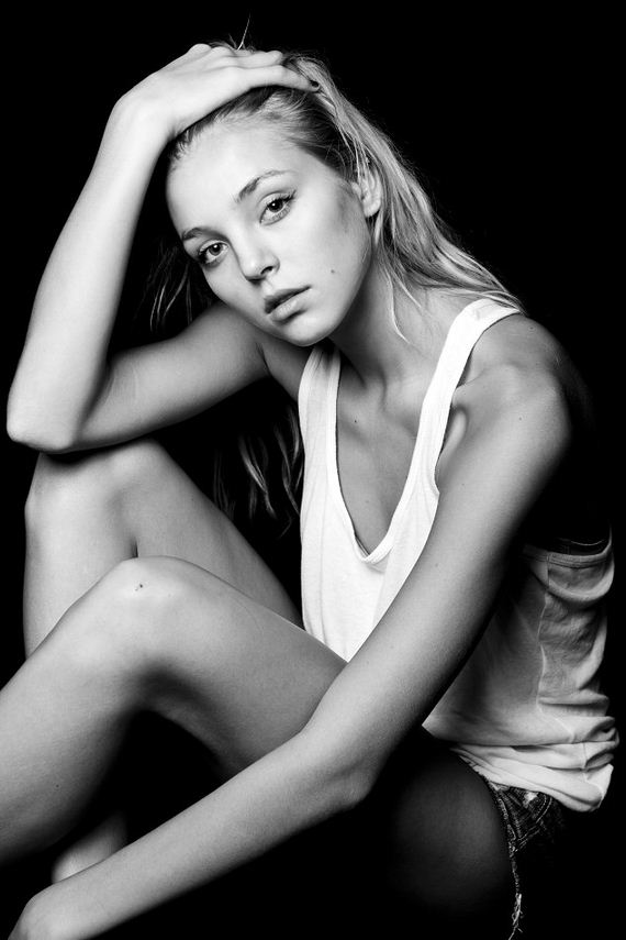 [Image: Rachel-Hilbert-Topless-Naked-Nude_13.jpg]