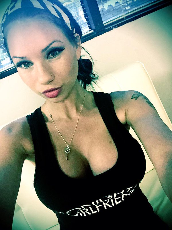 [Image: Raven-Bay-topless-naked-nude_1.jpg]