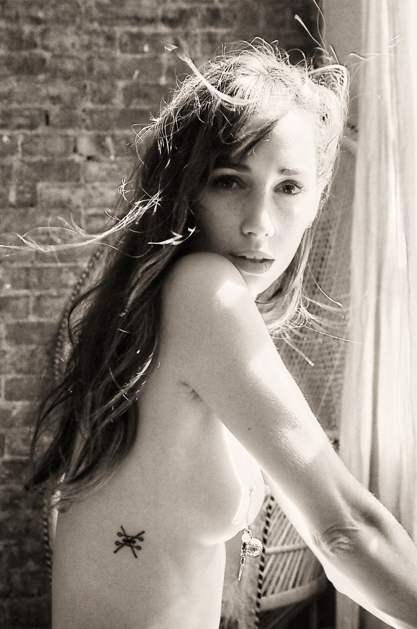 [Image: Rebecca-Dayan-Topless-naked-nude_5.jpg]