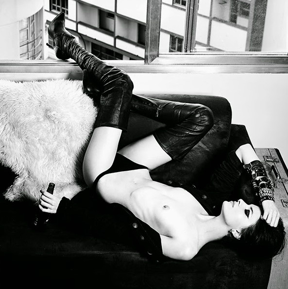 [Image: Rebecca-Gobbi-topless-naked-nude_1.jpg]