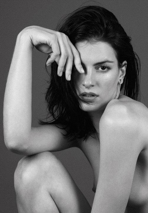 [Image: Rebecca-Gobbi-topless-naked-nude_11.jpg]