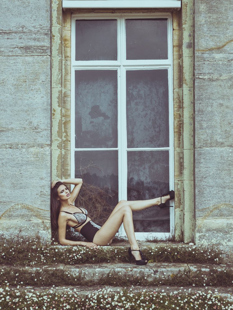 [Image: Rebecca-Gobbi-topless-naked-nude_15.jpg]