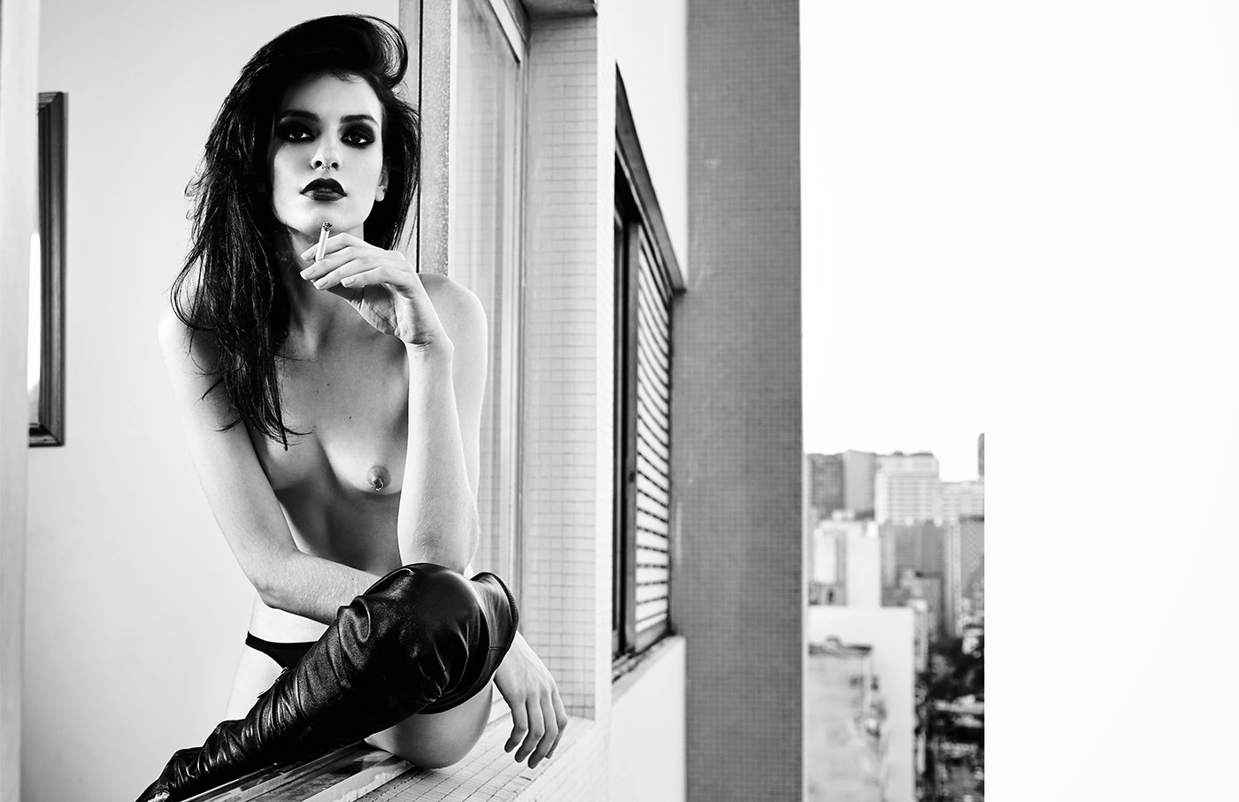 [Image: Rebecca-Gobbi-topless-naked-nude_8.jpg]