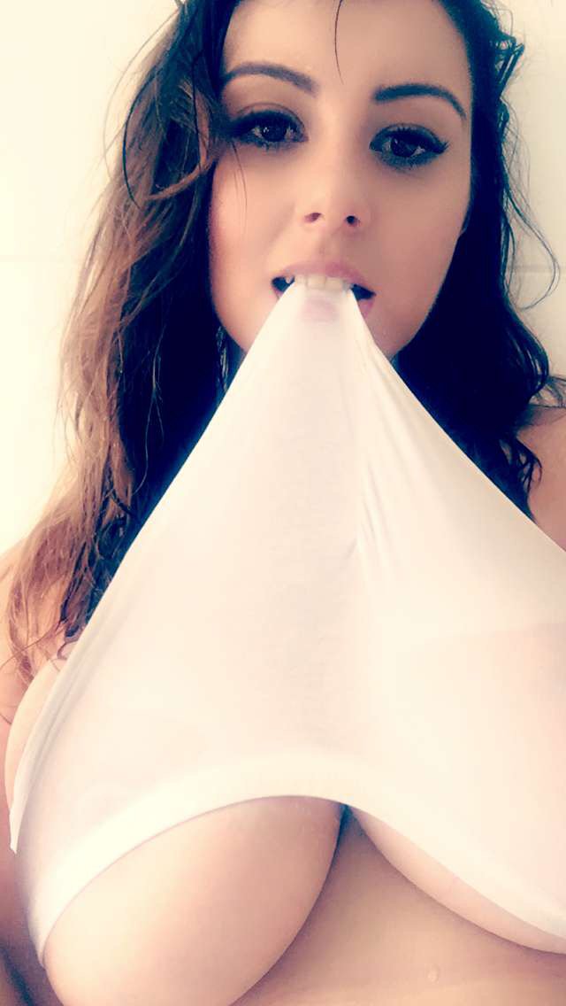 [Image: Rhiannonluciee_2.jpg]