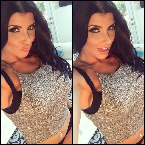 [Image: Romi-Rain-naked-selfie_21.jpg]