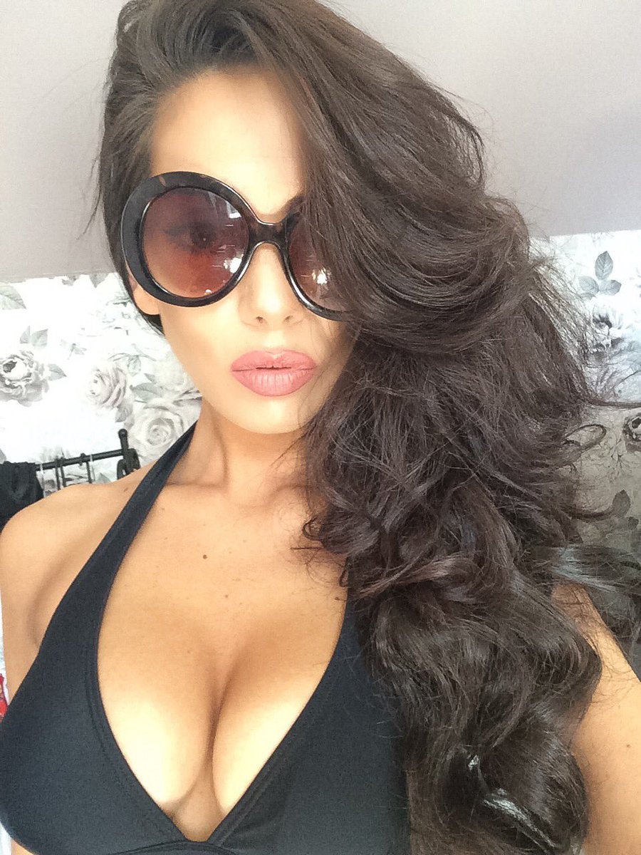 [Image: Roxy-Drummond-topless-naked-nude_17.jpg]